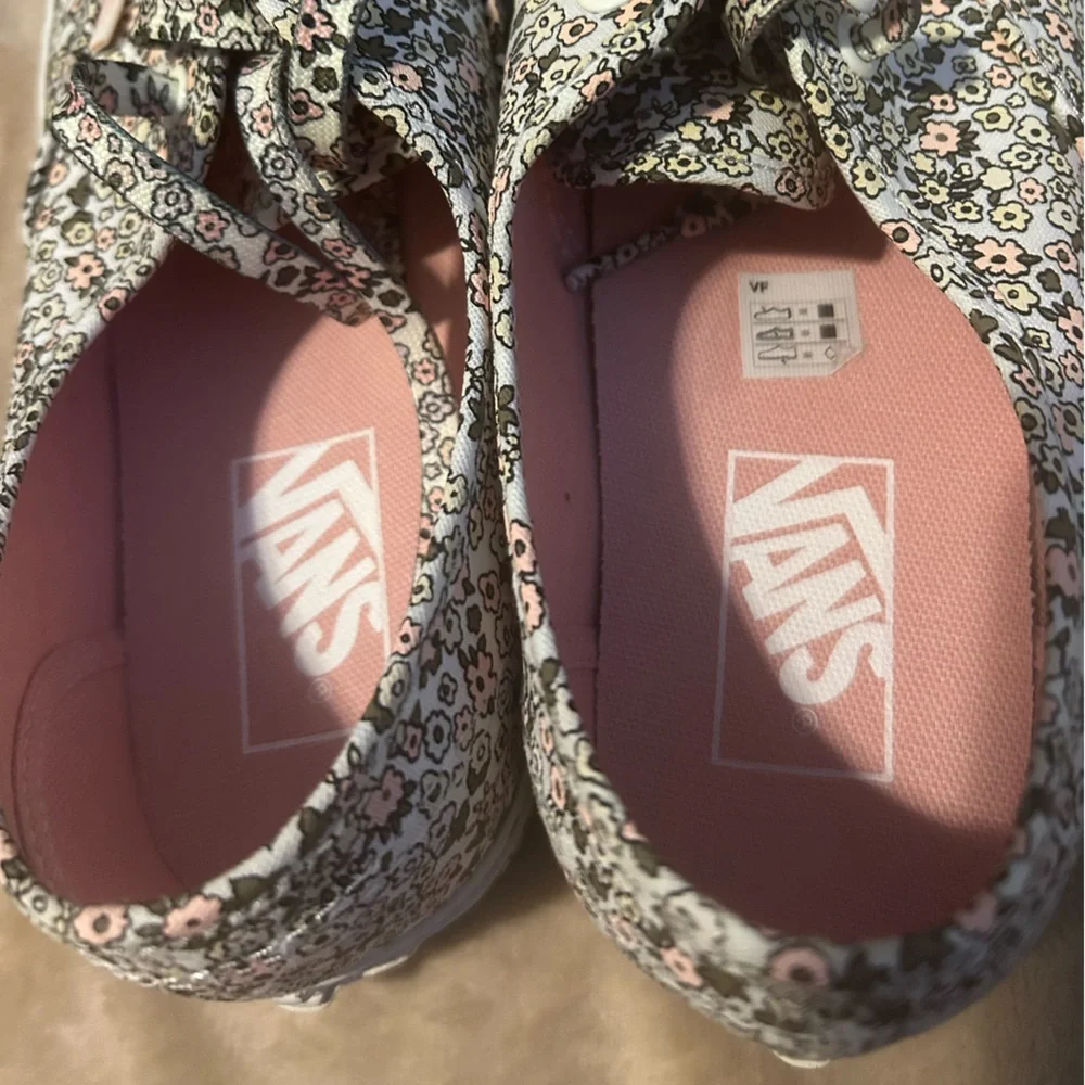 Vans Women's Mono Floral Low-Top Sneakers - Picture 5 of 8